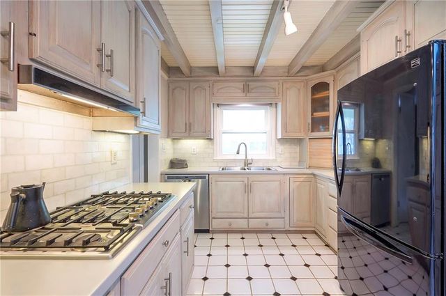 4712 W 77th Street, Prairie Village, KS 66208