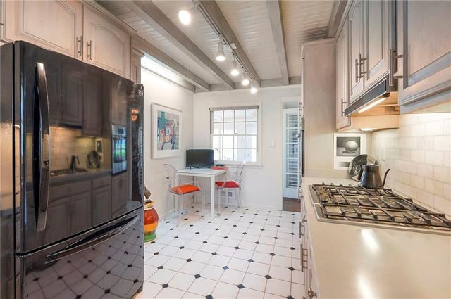 4712 W 77th Street, Prairie Village, KS 66208