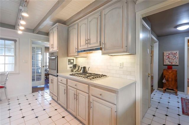 4712 W 77th Street, Prairie Village, KS 66208