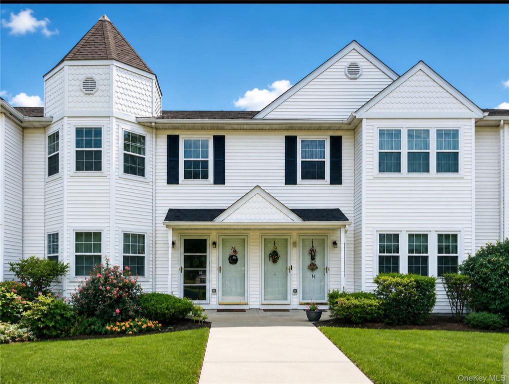 25 Victorian Lane, Medford, NY 11763 — exterior