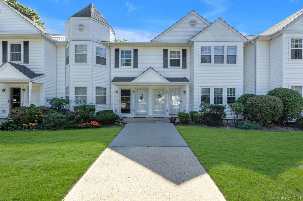 25 Victorian Lane, Medford, NY 11763 — photo 2