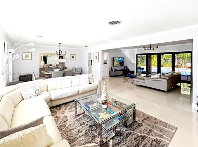 8695 SW 110th St, Miami, FL 33156