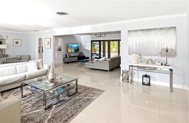 8695 SW 110th St, Miami, FL 33156