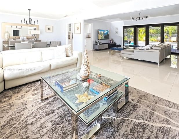 8695 SW 110th St, Miami, FL 33156