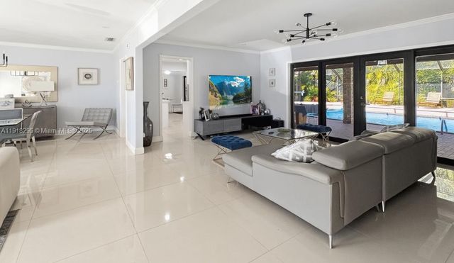 8695 SW 110th St, Miami, FL 33156