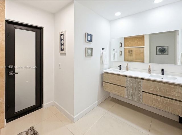 8695 SW 110th St, Miami, FL 33156