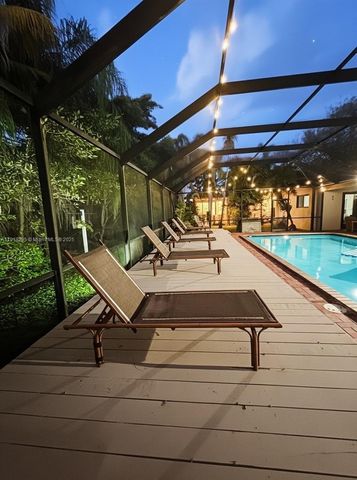 8695 SW 110th St, Miami, FL 33156