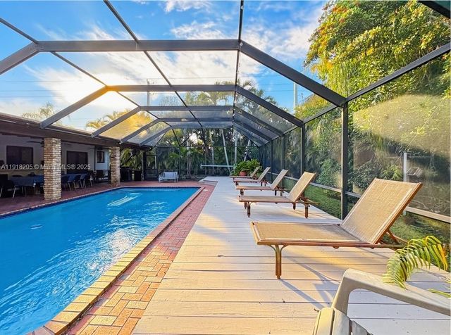 8695 SW 110th St, Miami, FL 33156