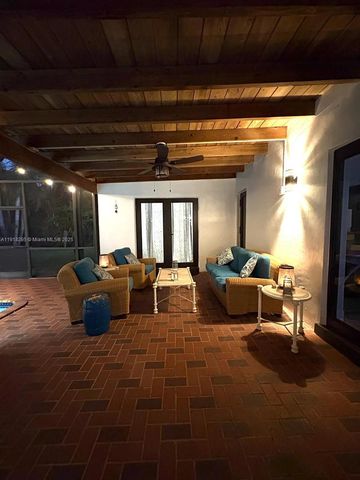 8695 SW 110th St, Miami, FL 33156