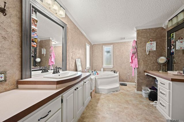 32324 Lockslie Dr, Denham Springs, LA 70706