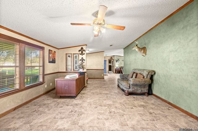 32324 Lockslie Dr, Denham Springs, LA 70706