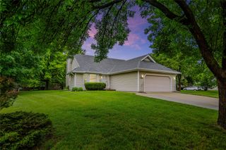 1000 Prairie View Drive, West Des Moines, IA 50266
