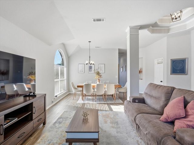 1316 Pelham Lane, Lewisville, TX 75077