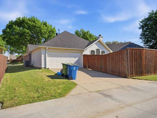 1316 Pelham Lane, Lewisville, TX 75077