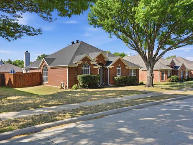 1316 Pelham Lane, Lewisville, TX 75077