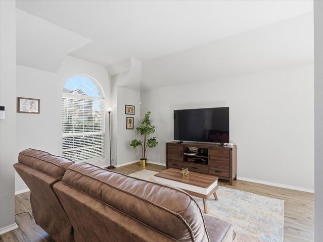 1316 Pelham Lane, Lewisville, TX 75077