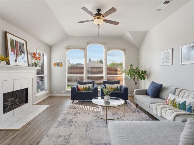 1316 Pelham Lane, Lewisville, TX 75077