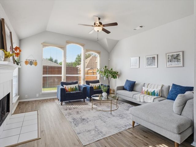 1316 Pelham Lane, Lewisville, TX 75077