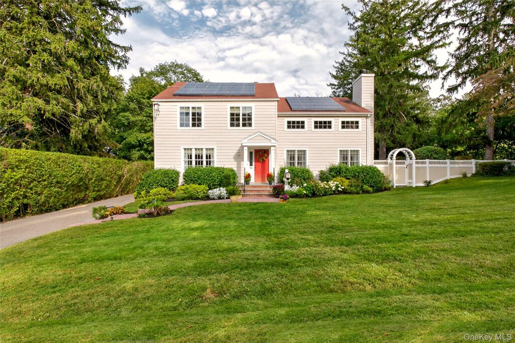 88 Knollwood Avenue, Huntington, NY 11743 — exterior