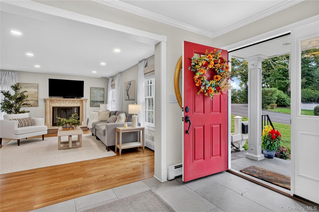 88 Knollwood Avenue, Huntington, NY 11743 — photo 2