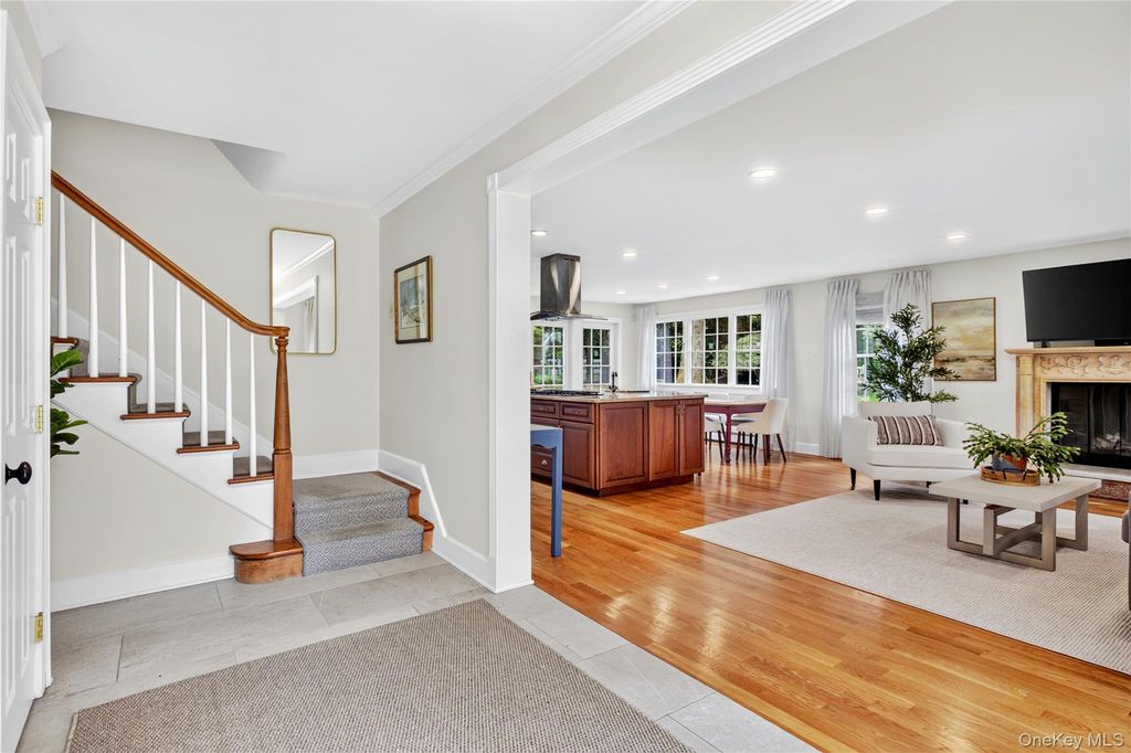 88 Knollwood Avenue, Huntington, NY 11743 — photo 3