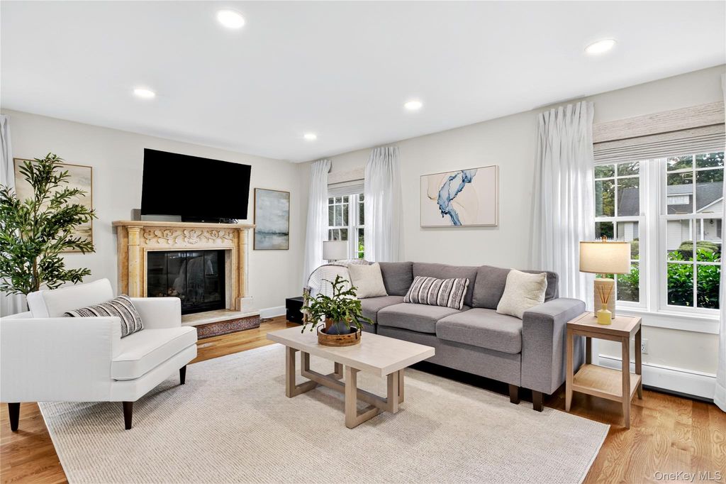 88 Knollwood Avenue, Huntington, NY 11743 — photo 5