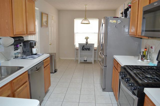 121 Golfview Drive, Conroe, TX 77356