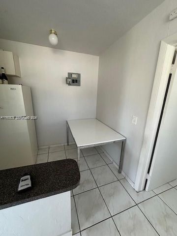 110 W 26th St 6, Hialeah, FL 33010