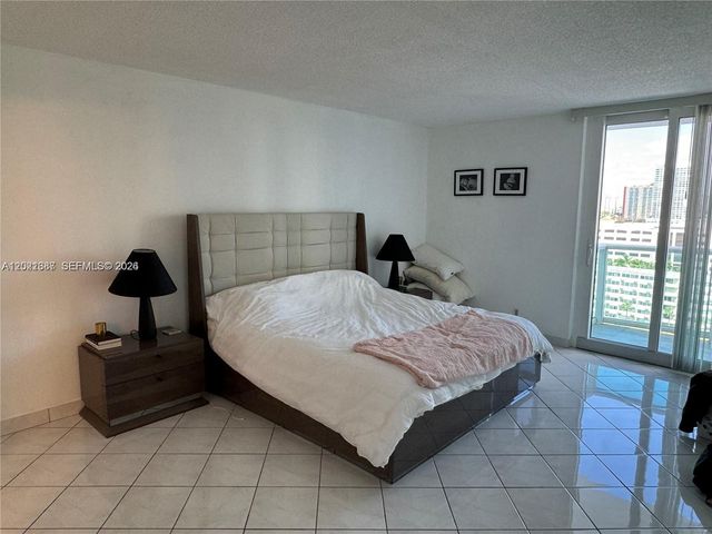 100 Bayview Dr 1428, Sunny Isles Beach, FL 33160