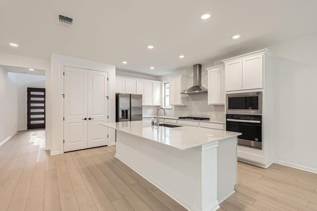 1208 Legends LN, Georgetown, TX 78628