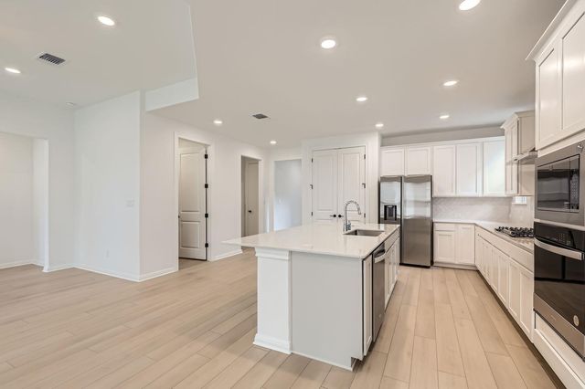 1208 Legends LN, Georgetown, TX 78628