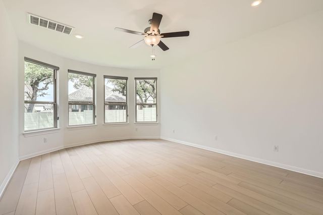 1208 Legends LN, Georgetown, TX 78628