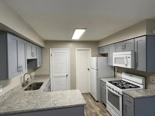 7609 Bristol Lane E, Hanover Park, IL 60133