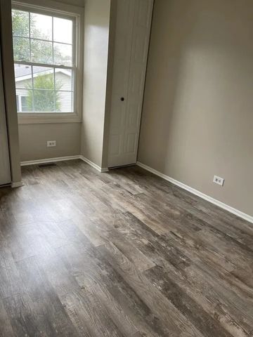 7609 Bristol Lane E, Hanover Park, IL 60133