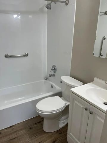 7609 Bristol Lane E, Hanover Park, IL 60133