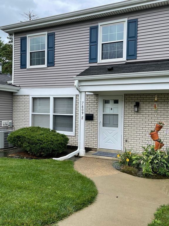 7609 Bristol Lane E, Hanover Park, IL 60133