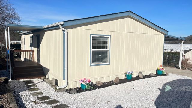 8401 Old Stage Road UNIT 27, Central Point, OR 97502