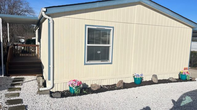 8401 Old Stage Road UNIT 27, Central Point, OR 97502