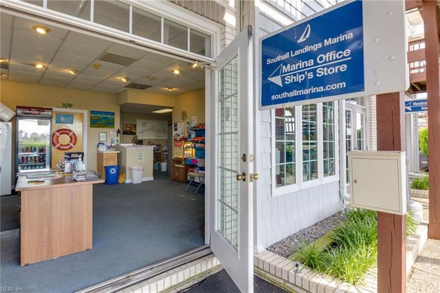 13 Southall LNDG, Hampton, VA 23664