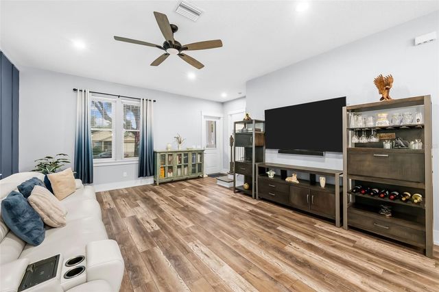 607 12TH AVENUE S, St Petersburg, FL 33701