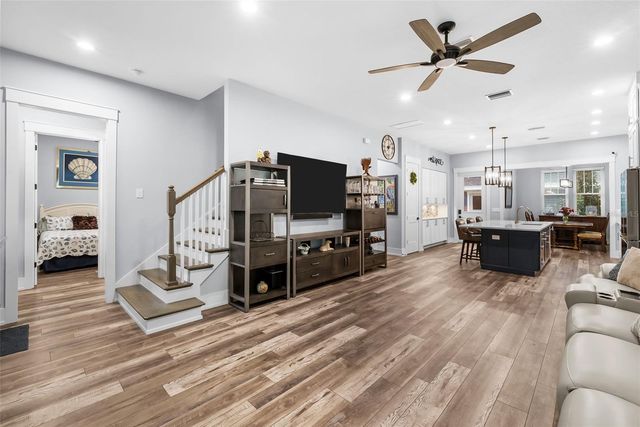 607 12TH AVENUE S, St Petersburg, FL 33701