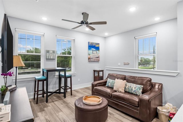 607 12TH AVENUE S, St Petersburg, FL 33701
