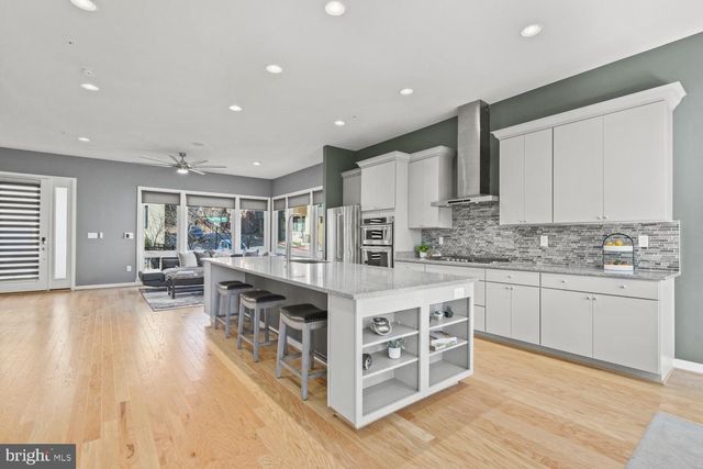 120 CAMBRIA WALK, Alexandria, VA 22304