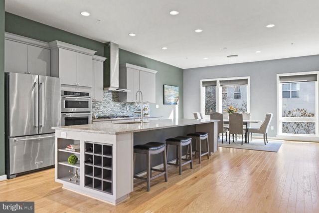 120 CAMBRIA WALK, Alexandria, VA 22304