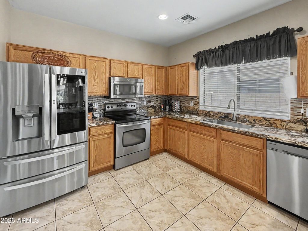 13787 W MAUI Lane, Surprise, AZ 85379 — photo 4
