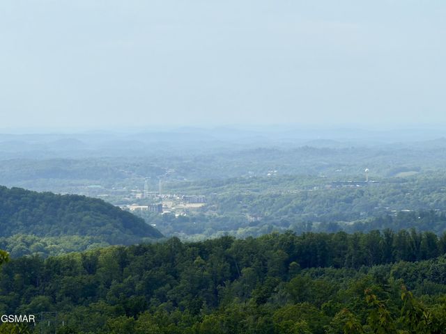 823 Kings Way, Gatlinburg, TN 37738