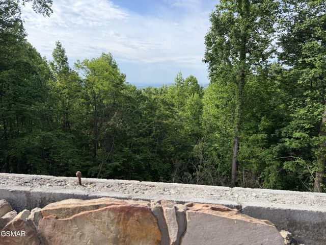 823 Kings Way, Gatlinburg, TN 37738