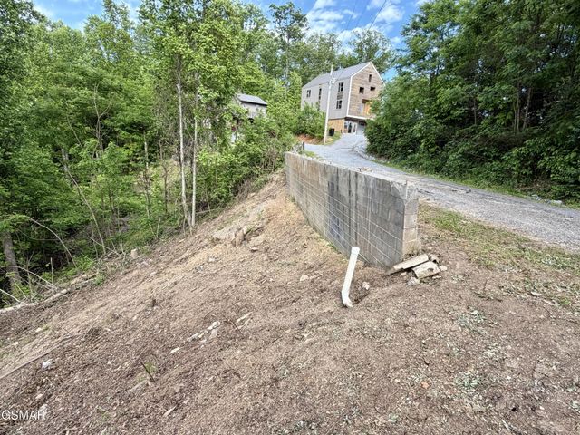 823 Kings Way, Gatlinburg, TN 37738
