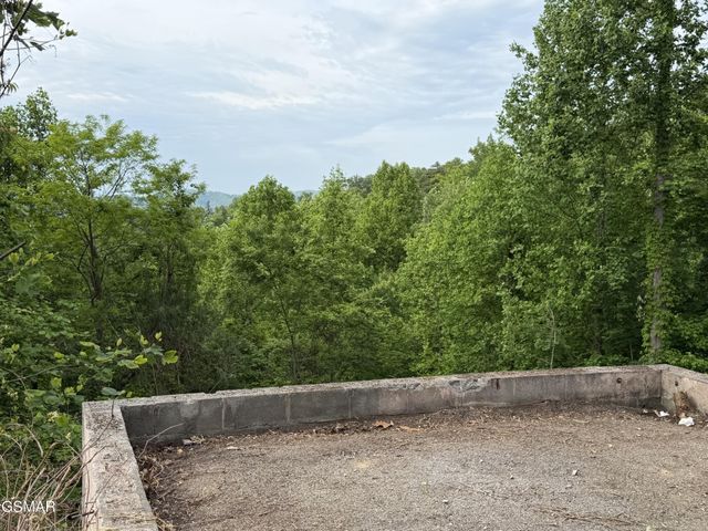 823 Kings Way, Gatlinburg, TN 37738
