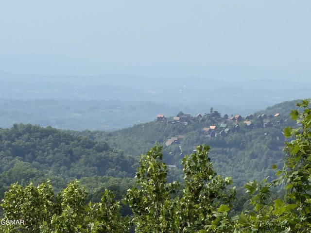 823 Kings Way, Gatlinburg, TN 37738